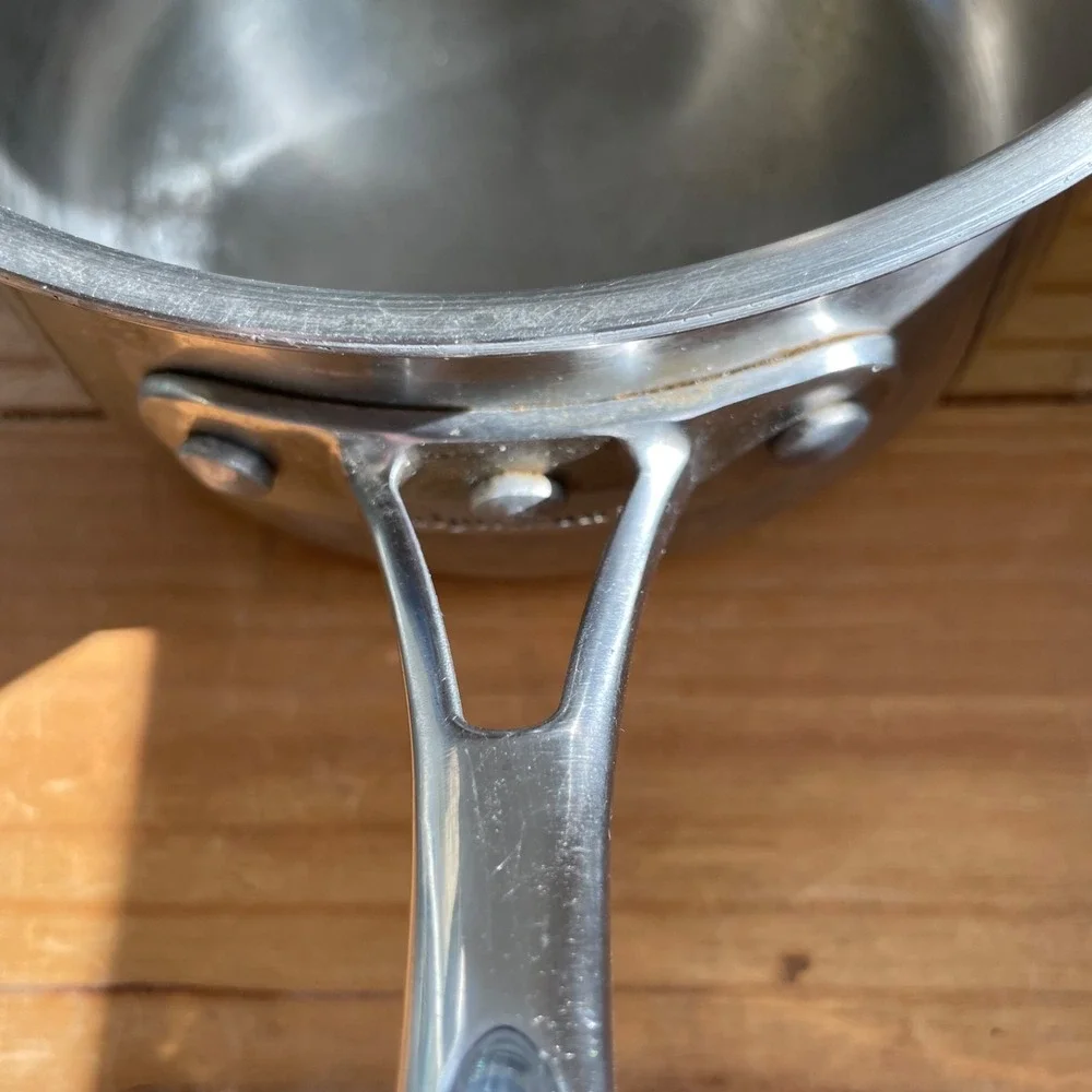 CALPHALON 87022, 2.5 QT/2.3L pot, NO LID, Pre-owned SAUCE PAN.